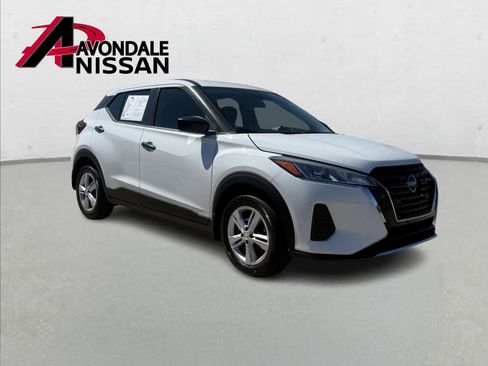 Certified 2025 Nissan Kicks Play S image 8