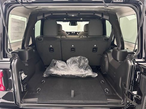 New 2026 Jeep Wrangler Unlimited Rubicon AWD/4WD image 14