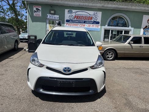 Used 2016 Toyota Prius V Three FWD image 2