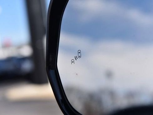 Used 2022 Toyota Tundra SR5 w/ SR5 Premium Package image 10