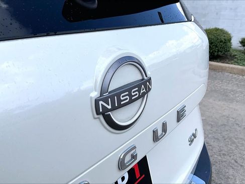 Used 2023 Nissan Rogue SV w/ SV Premium B Package FWD image 31