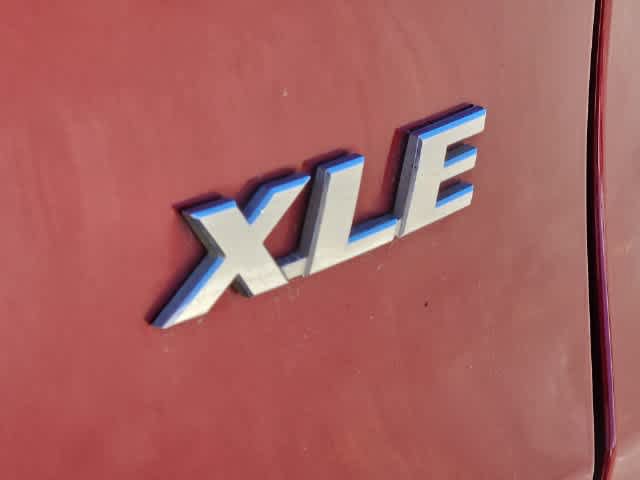 Used 2021 Toyota RAV4 XLE Premium FWD image 11