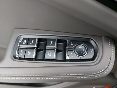 Used 2025 Porsche Macan image 29