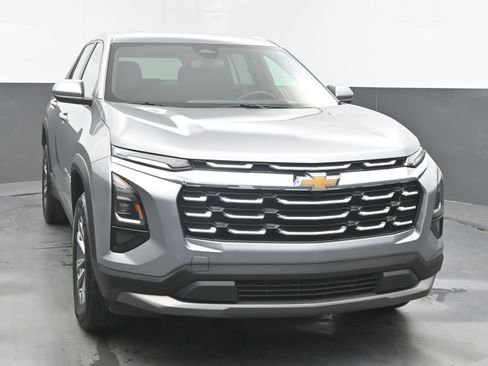 Used 2025 Chevrolet Equinox LT FWD image 3