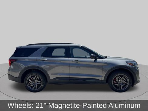 Used 2025 Ford Explorer ST-Line w/ ST-Line Street Pack AWD/4WD image 7