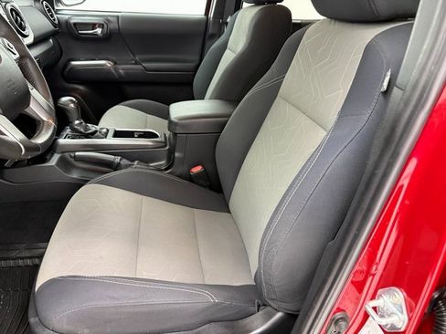 Used 2022 Toyota Tacoma TRD Sport w/ Technology Package image 25