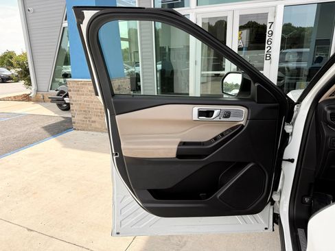 Used 2020 Ford Explorer Limited RWD image 18