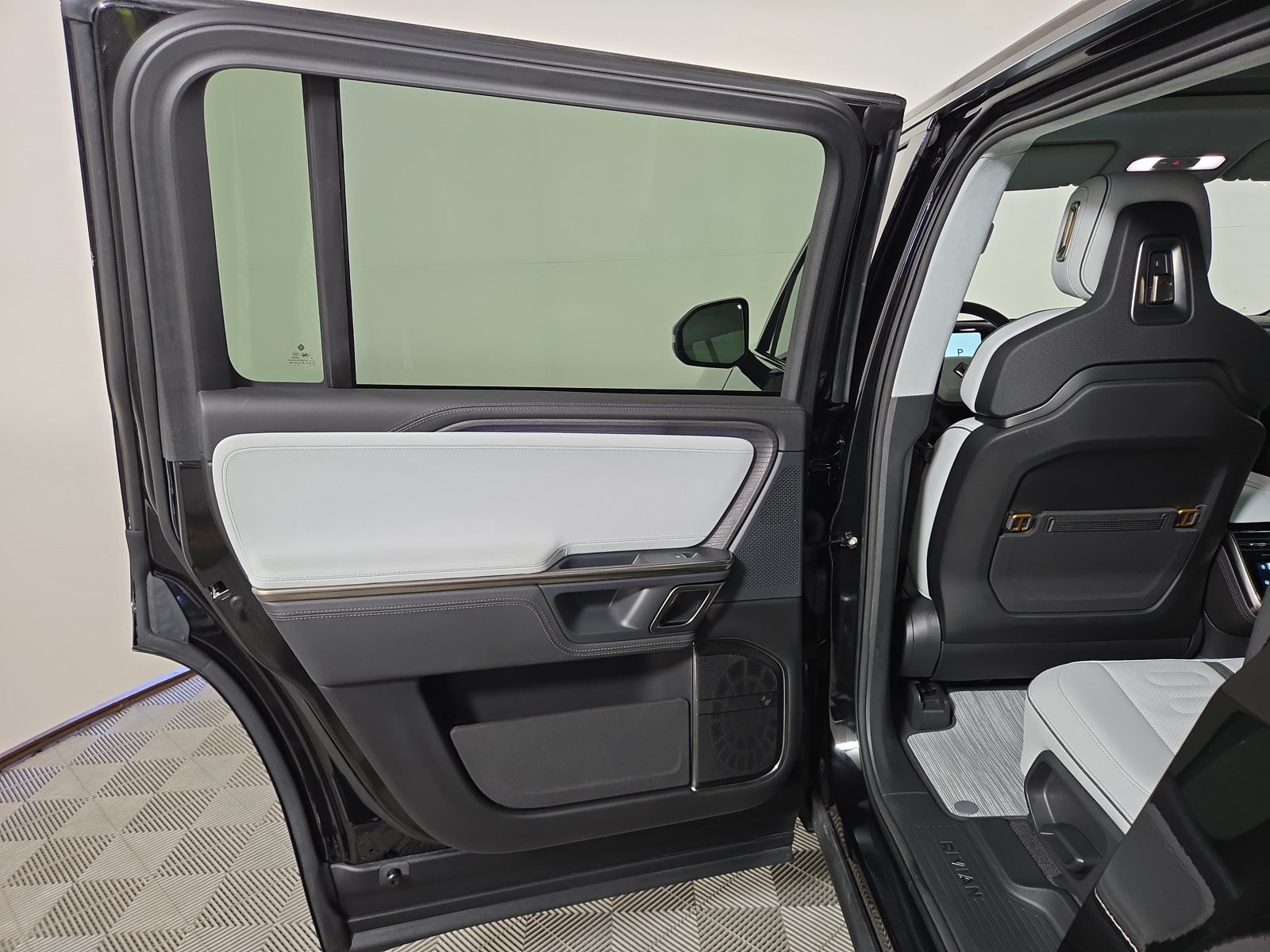 Used 2023 Rivian R1S Adventure Quad AWD/4WD image 17