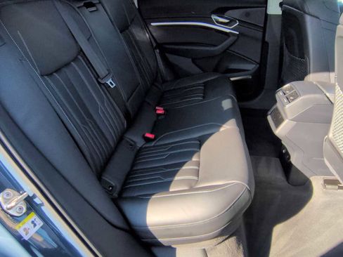 Used 2024 Audi Q8 e-tron Prestige image 22