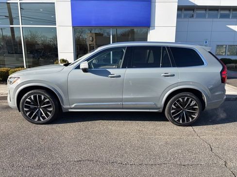 Used 2025 Volvo XC90 B6 Plus image 2