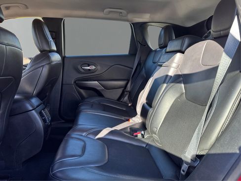 Used 2019 Jeep Cherokee Latitude Plus AWD/4WD image 10