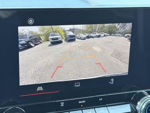 Used 2024 GMC Canyon Elevation image 25