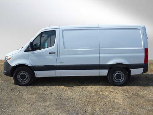 Used 2025 Mercedes-Benz Sprinter 2500 image 6