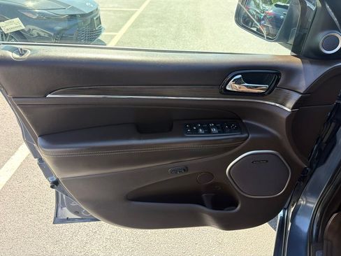 Used 2019 Jeep Grand Cherokee Overland AWD/4WD image 19