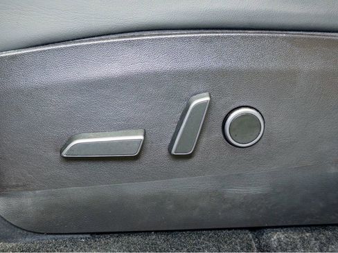 Used 2022 Tesla Model Y Performance image 6