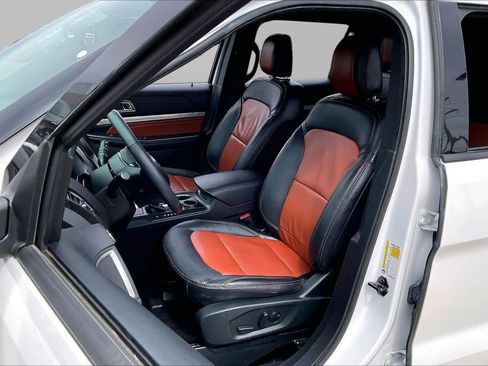 Used 2019 Ford Explorer XLT w/ Equipment Group 202A FWD image 8