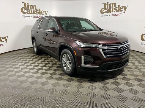 Used 2023 Chevrolet Traverse LT image 1