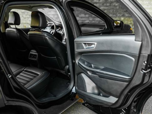 Used 2023 Ford Edge SEL image 16