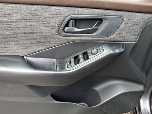 Used 2023 Nissan Rogue S AWD/4WD image 12