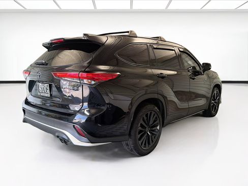 Used 2021 Toyota Highlander XSE FWD image 4