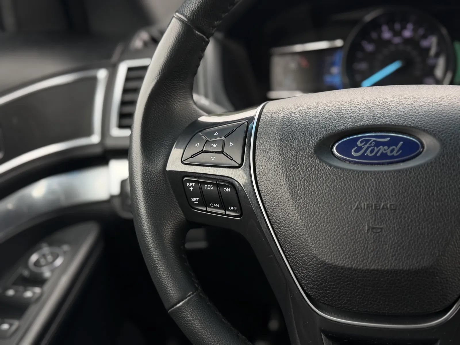 Used 2019 Ford Explorer Limited w/ Class III Trailer Tow Package FWD image 25