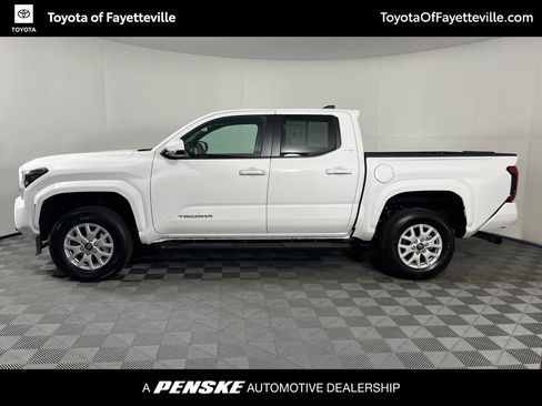 Used 2025 Toyota Tacoma SR5 w/ SR5 Upgrade Package AWD/4WD image 2