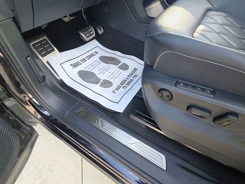 Used 2025 Volkswagen Atlas SEL Premium R-Line image 24