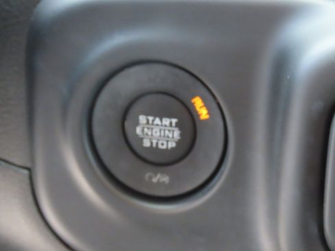 Used 2020 Jeep Wrangler Unlimited Sahara AWD/4WD image 29