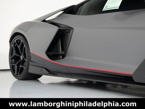 Used 2024 Lamborghini Revuelto image 45