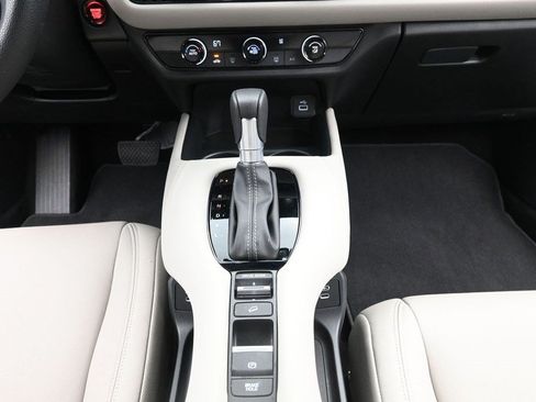 Used 2025 Honda HR-V LX image 17