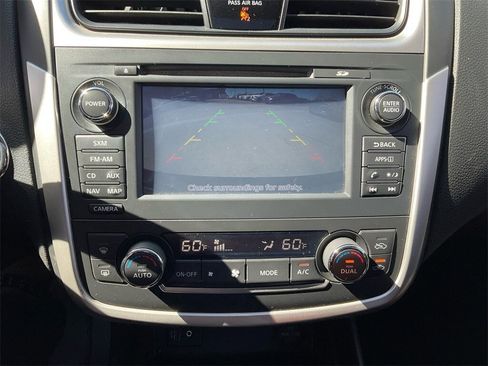 Used 2017 Nissan Altima 3.5 SL w/ 3.5SL Technology Package image 18