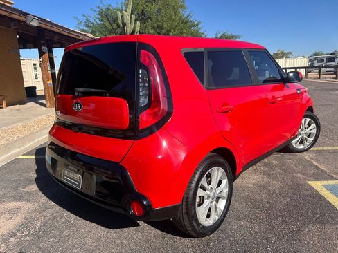 Used 2016 Kia Soul + FWD image 5