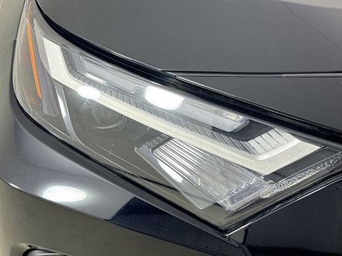 Used 2025 Toyota RAV4 XLE AWD/4WD image 38