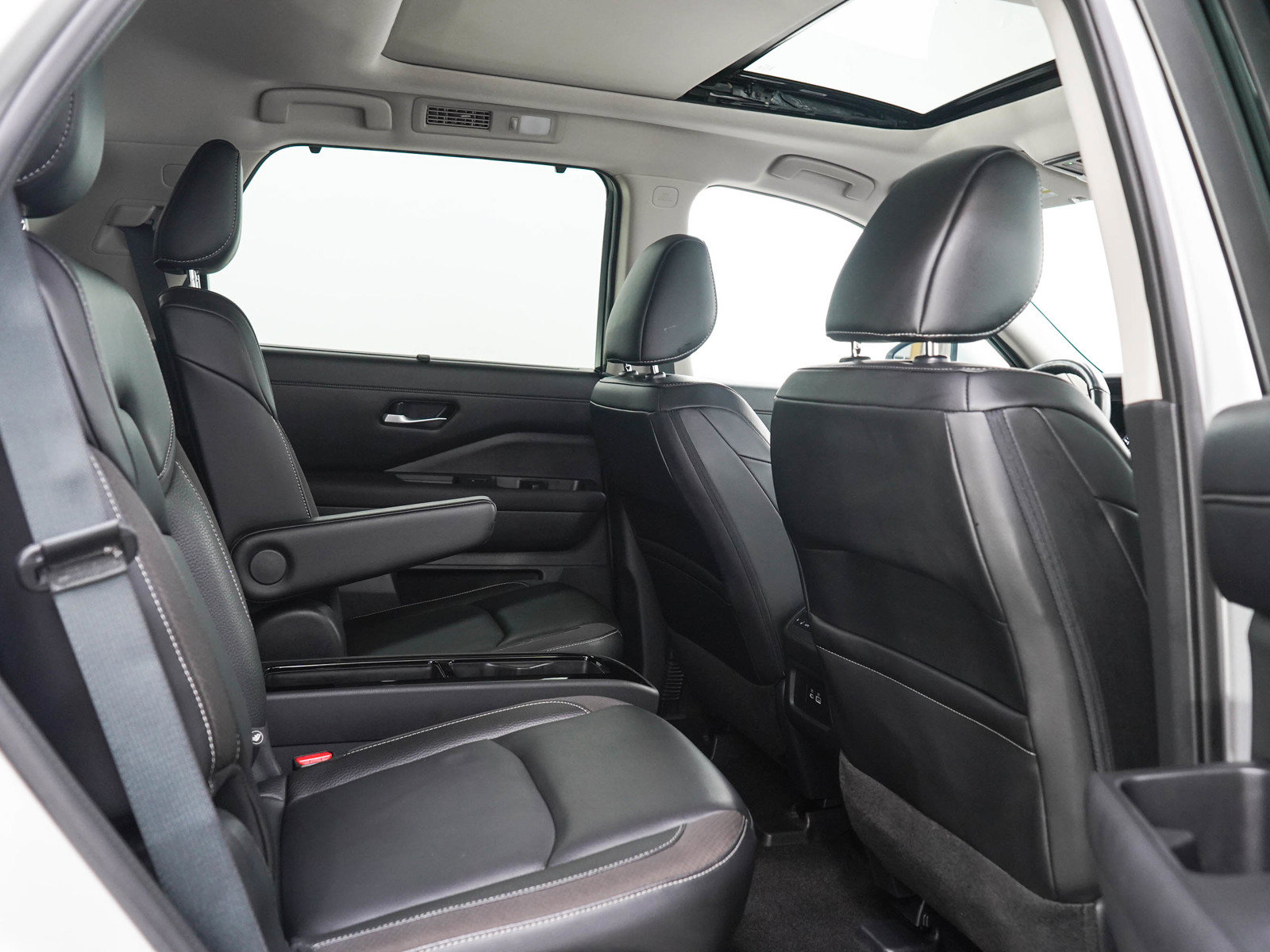 Used 2024 Nissan Pathfinder SL w/ SL Premium Package AWD/4WD image 14