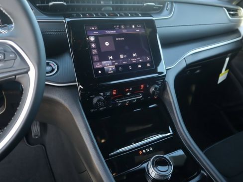 New 2025 Jeep Grand Cherokee L Altitude image 5