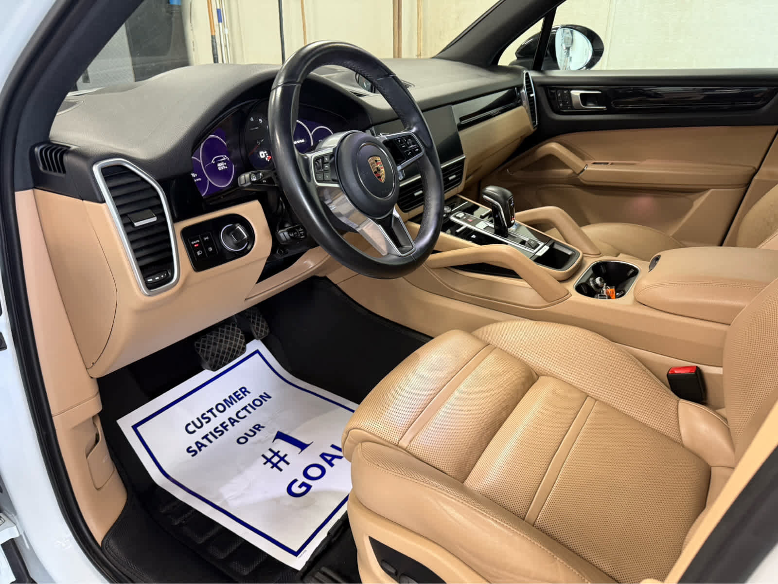 Used 2023 Porsche Cayenne Platinum Edition AWD/4WD image 9