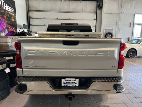 Used 2022 Chevrolet Silverado 1500 LT AWD/4WD image 9