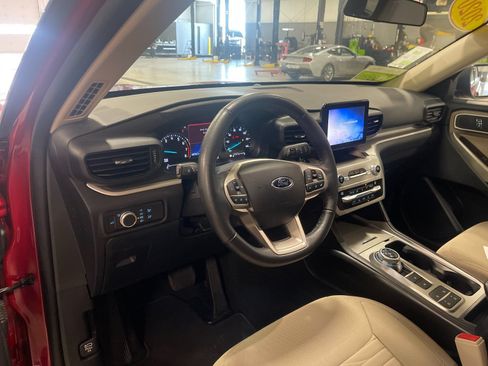 Used 2020 Ford Explorer XLT RWD image 11