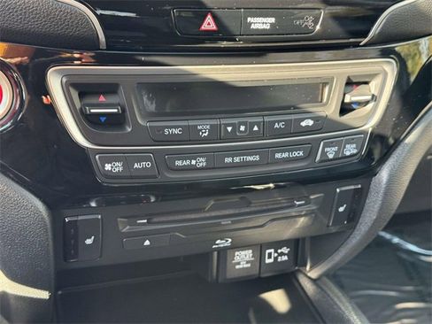 Certified 2021 Honda Pilot Touring image 29