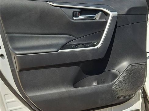 Used 2025 Toyota RAV4 XLE AWD/4WD image 10