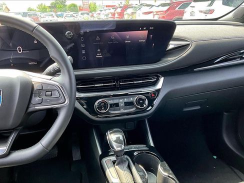 Used 2025 Buick Envista Sport Touring FWD image 9