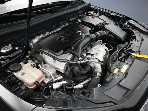 Used 2021 Mercedes-Benz GLB 250 4MATIC w/ Premium Package image 55