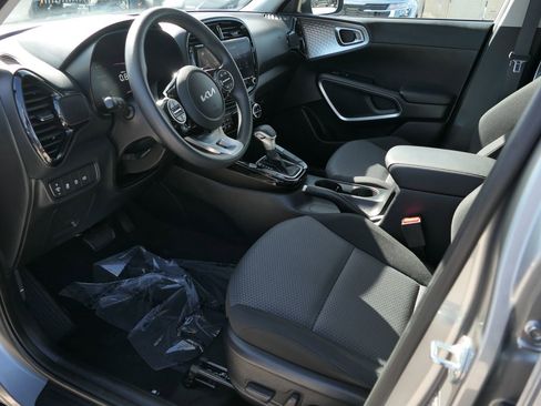 Used 2023 Kia Soul S image 12