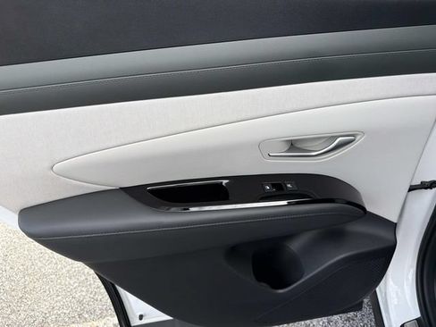 Used 2025 Hyundai Tucson Limited FWD image 14