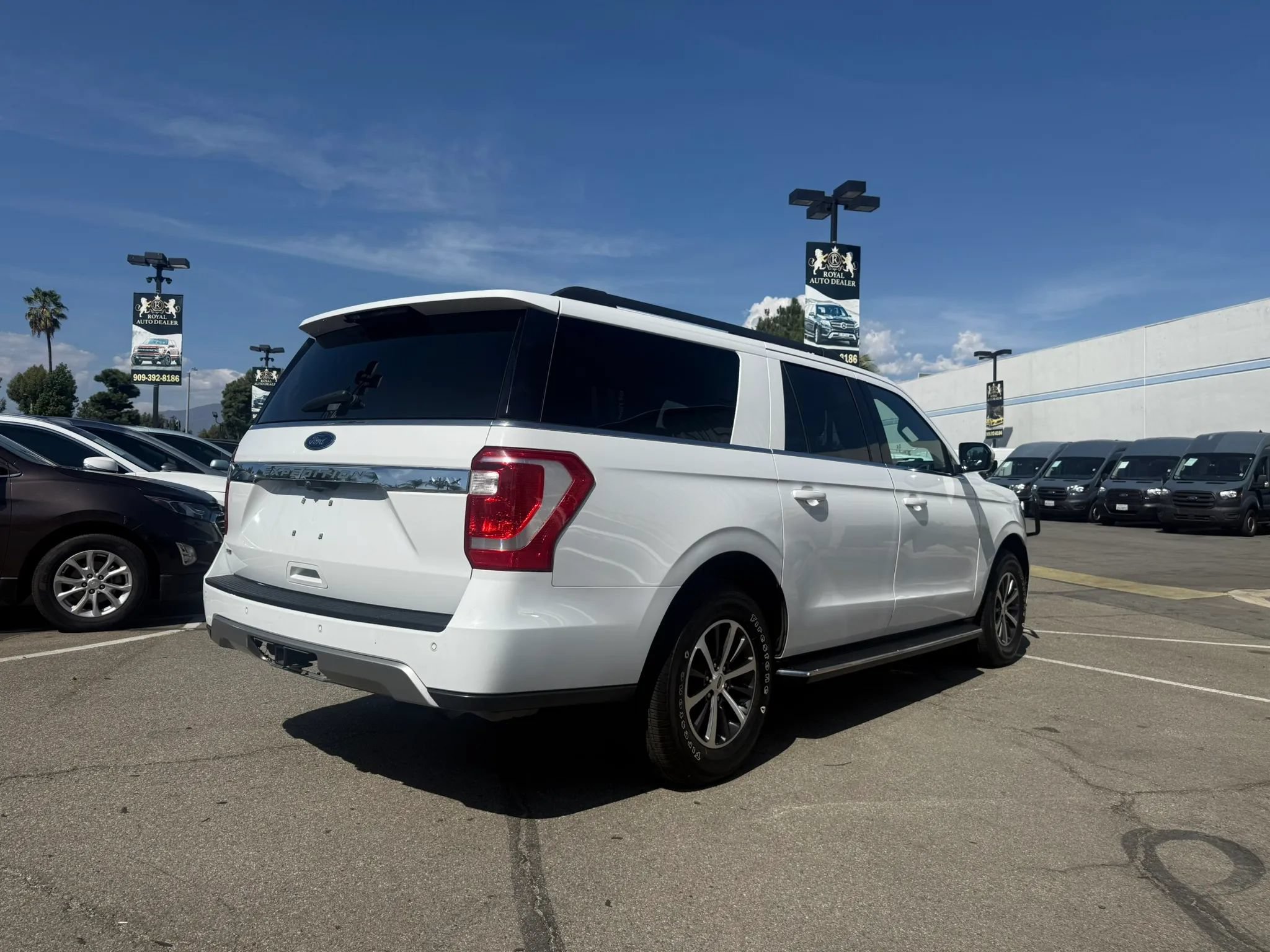Used 2018 Ford Expedition Max XLT w/ Equipment Group 202A AWD/4WD image 5