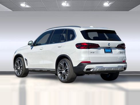 Used 2026 BMW X5 xDrive40i AWD/4WD image 3