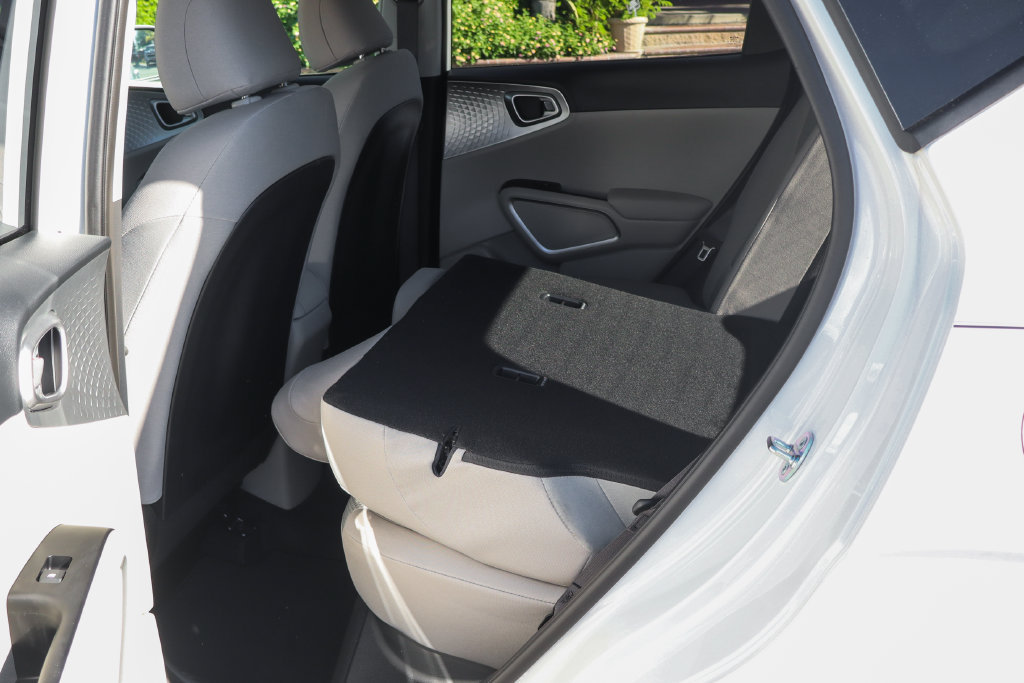 Used 2025 Kia Soul LX w/ LX Technology Package FWD image 37