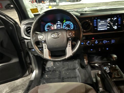 Used 2018 Toyota Tacoma TRD Off-Road image 21