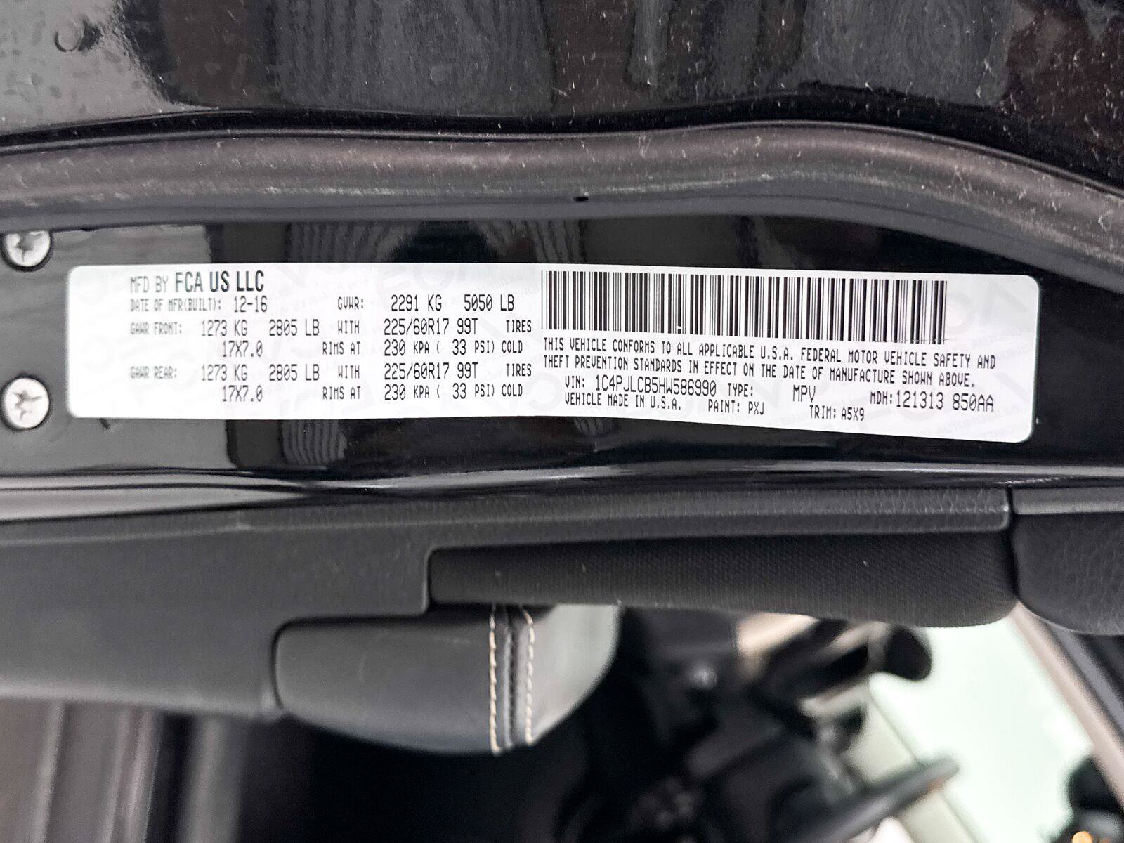 Used 2017 Jeep Cherokee Latitude w/ Comfort & Sound Group FWD image 29