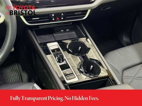Used 2024 Volkswagen Atlas Peak Edition SEL AWD/4WD image 14